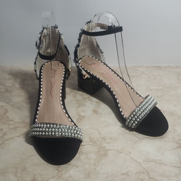 Betsey Johnson Black Velvet Low Heel Ankle Strap With Pearls Size 7 - Picture 1 of 6